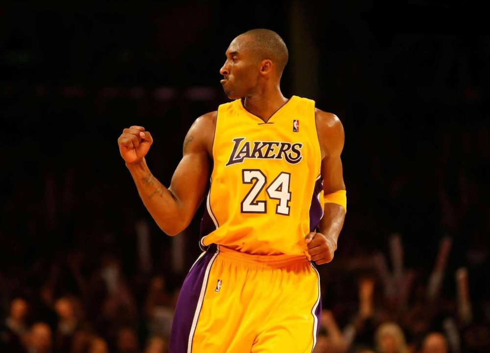 NBA季后赛巅峰对决，詹姆斯50分创纪录助湖人险胜